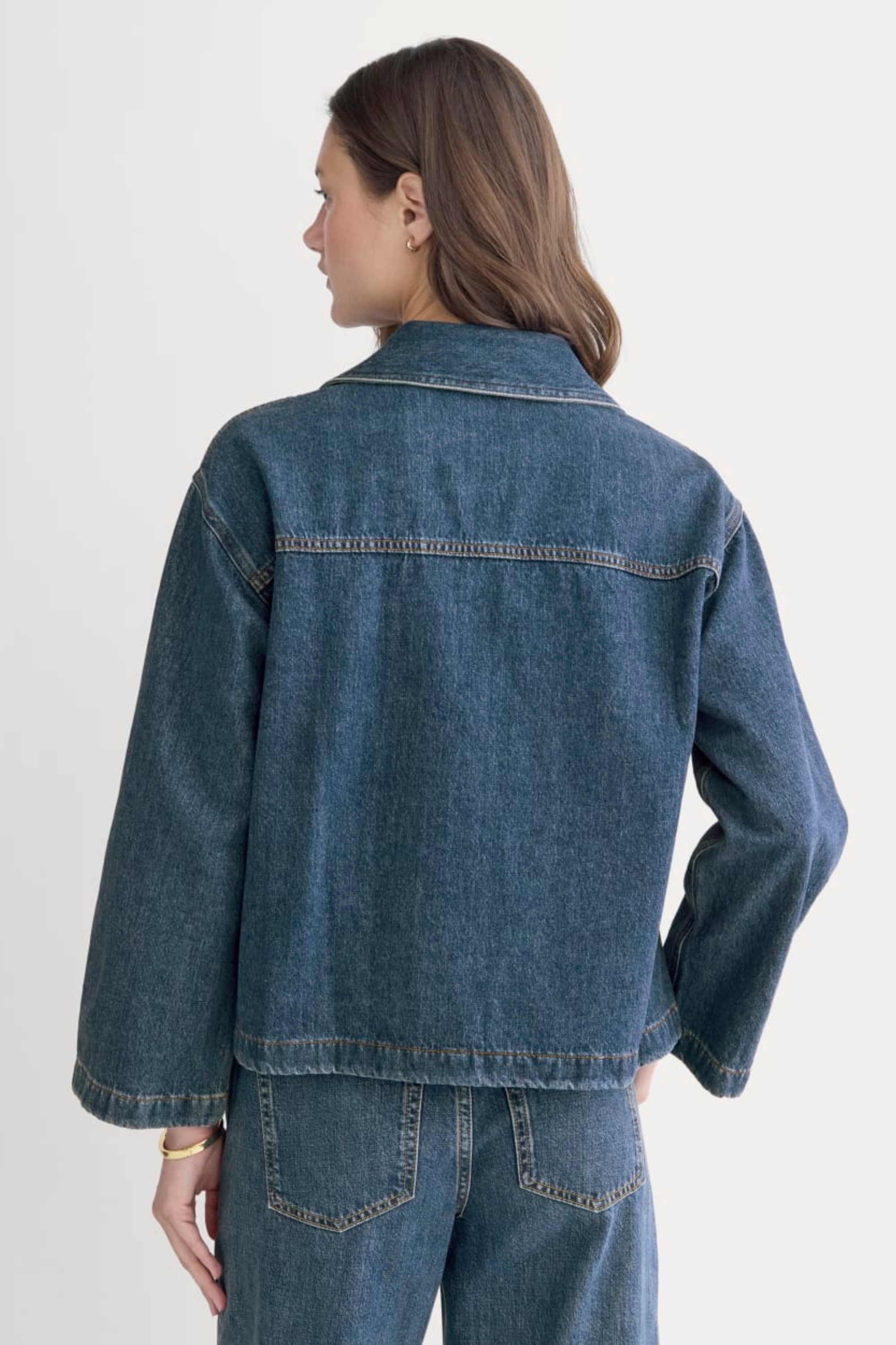 V Yaka Yama Cep Detaylı Oversize Denim Üst - Yıkamalı Kot Üst.