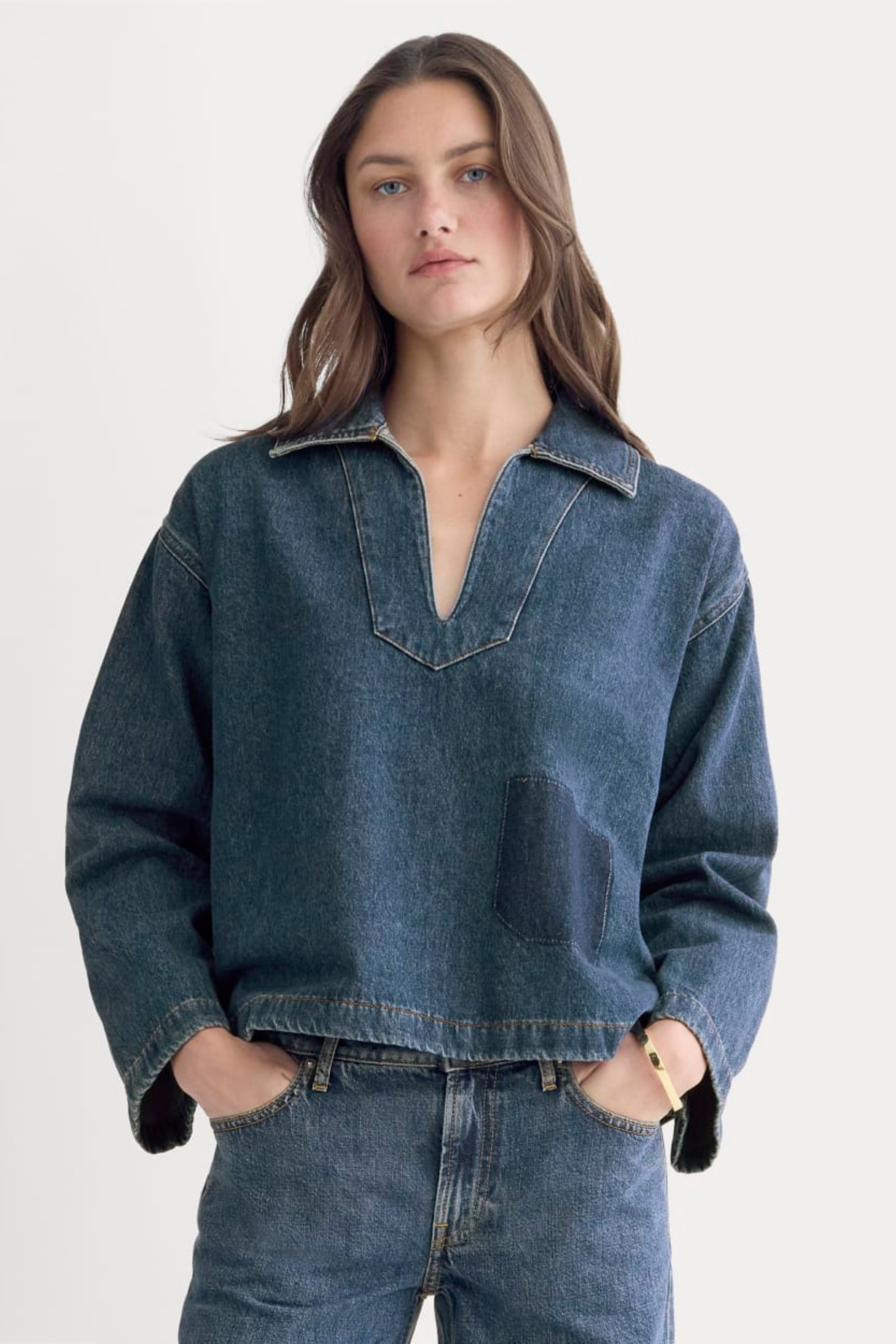 V Yaka Yama Cep Detaylı Oversize Denim Üst - Yıkamalı Kot Üst.